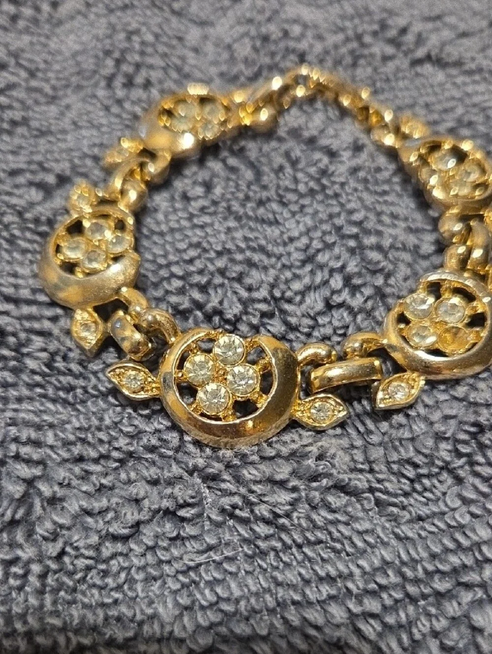 N/A elegant gold